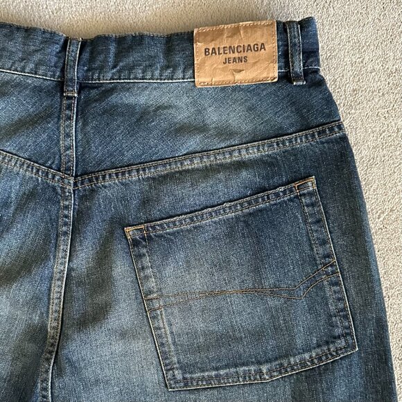 NWT authentic BALENCIAGA BAGGY JEANS Size XS - Fits Best to Waists 32-34 US - Picture 14 of 16